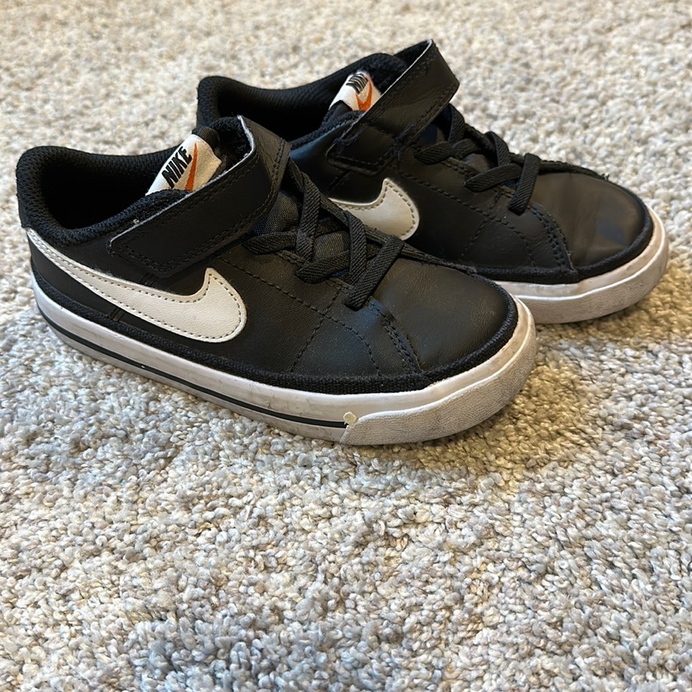 Nike Court Legacy Low Top Sneakers